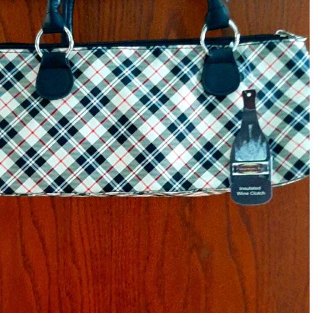 NEW Excellent Condition- Primewear insulated wine clutch NWT